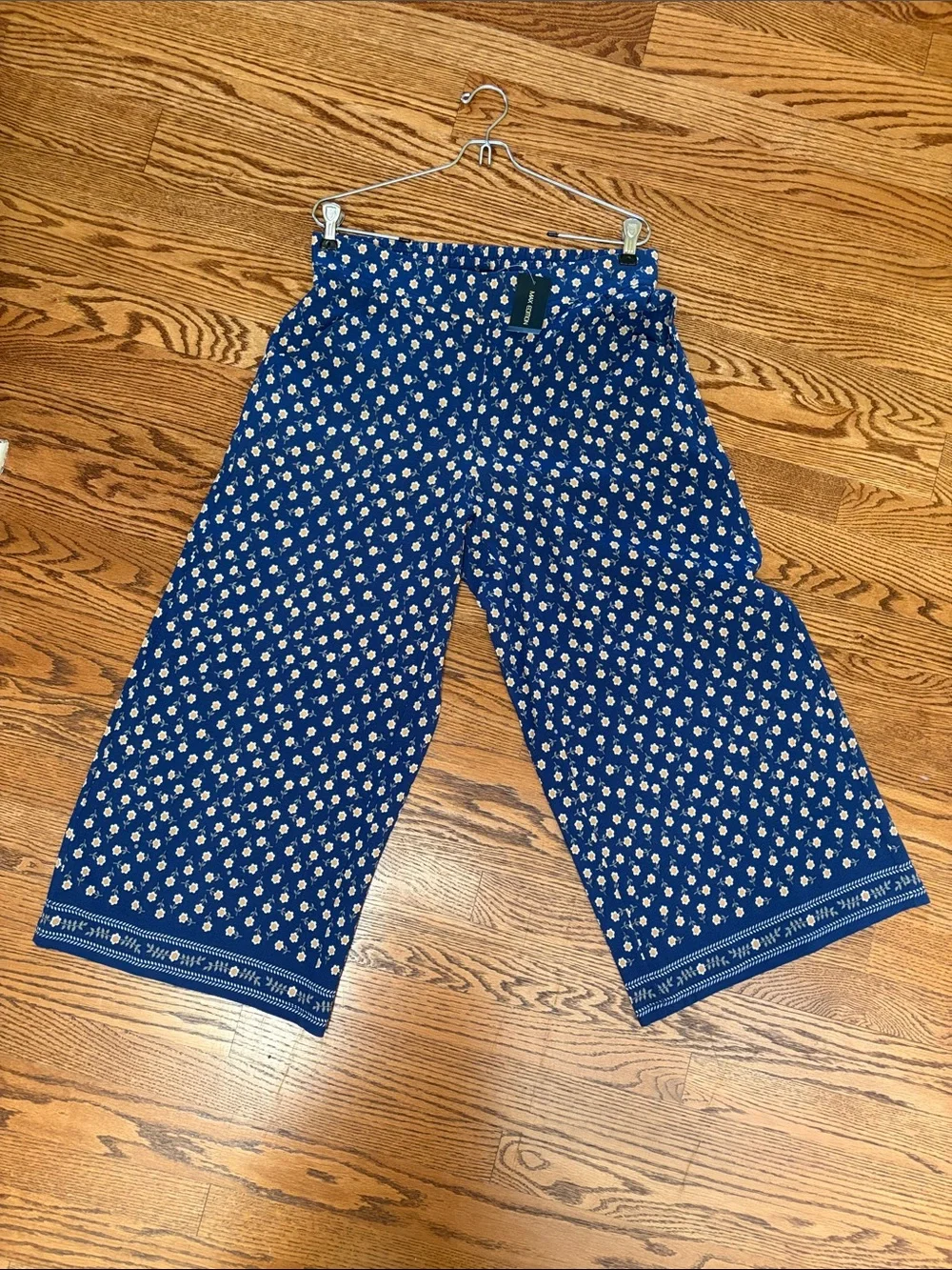 Max Edition Blue Floral Matching Top and Pants Set with Cream Daisy Blooms New